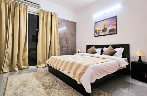 Gurugram Hotel | Lux Studio Epic Stay