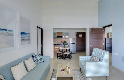 Saunta Vaddo Apartment | Luxe 1bhk w Pool Sauna 1km to the Beach
