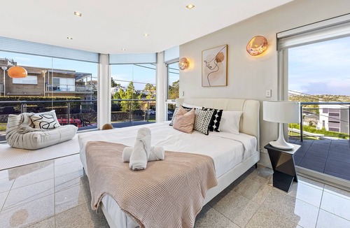Ryde House | Luxe Five Bedroom House in Ryde
