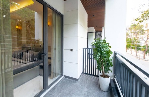 Sushant Lok Apartment | Luxora 1 BHK Serviced Apartment in Gurugram/Gurgaon