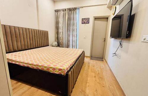 Gurugram Apartment | Luxurious 2-Bedroom Apartment with Shared Pool in Gurugram