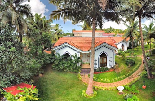 Arpora Villa | Luxury 2 BHK Villa with Swimming Pool, Garden & Lake View