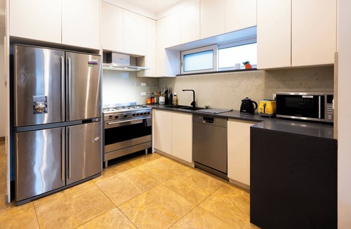 Eastlakes House | Luxury 4-Bed Family Home Near Sydney Airport & CBD