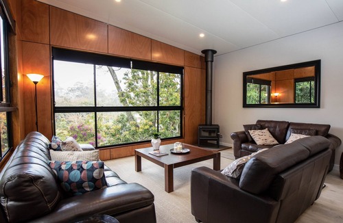 Springbrook House | Luxury, Comfort and Convenience in the Rainforest. Pet friendly.