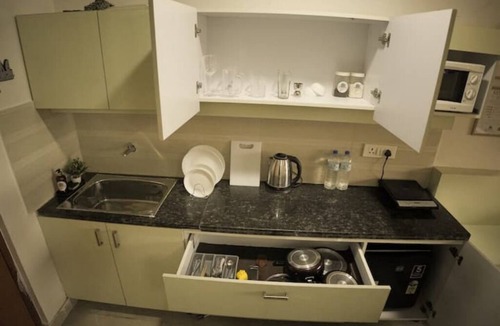 Greater Noida Apartment | Luxury Couple Stay with Smart TV