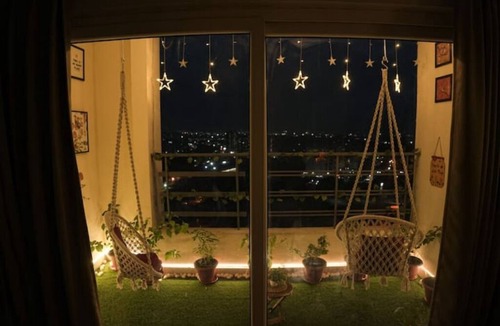 Greater Noida Apartment | Luxury Couple Stay with Smart TV