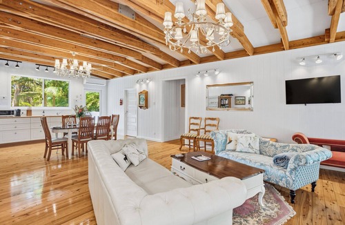 Springbrook House | Luxury Romantic Rainforest Cottage, waterfall area, firepit, fireplace.
