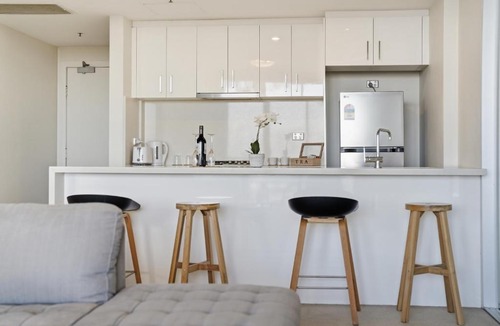 St. Leonards Apartment | Luxury Sydney Skyline Apartment with Secure Parking, Harbour Bridge Views in St Leonards Near CBD