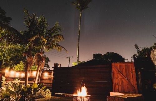 Cardiff South Bed & Breakfast | Luxury Tiny home, Outdoor bath, Infrared Sauna, Fire pit