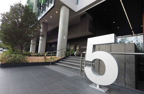 Waterloo Apartment | Luxury Urban Oasis, Close to CBD and Beaches