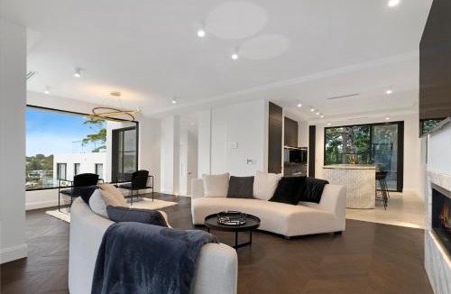 Kyle Bay House | Luxury Waterside Home Sanctuary