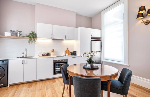 Newcastle Apartment | Macquarie House - Free Parking - Ultimate Luxury - Beachside