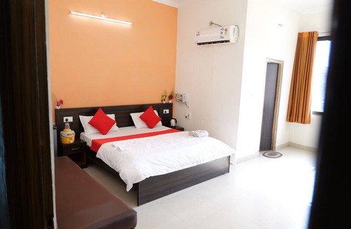 Ayodhya Hotel | Madhav Bhawan