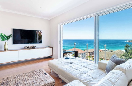 Tamarama Apartment | Magnificent Sweeping Coastal Panorama