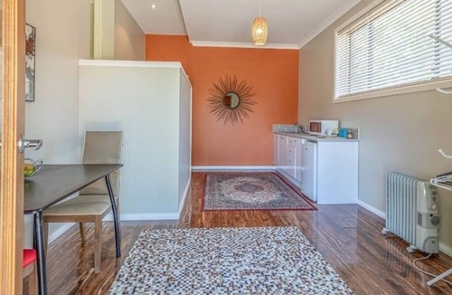 South Bowenfels Apartment | Magpie Hideaway close to the Blue Mountains, Lake Lyell, and Japanese Bathouse