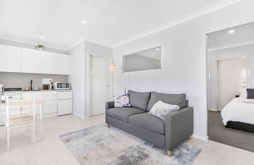 Louth Park Apartment | Mala Retreat, Shiraz Suite 5* Clean & Comfortable