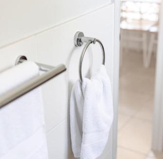 Louth Park Apartment | Mala Retreat Sleeps 7, Two Bedrooms & Ensuites