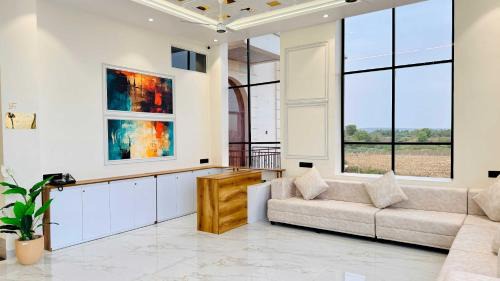 Khandwa Hotel | Mandhata Riverview Palace