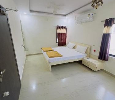 Dwarka Hotel | Manek Villa