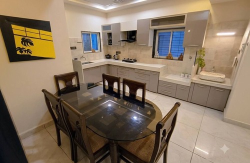 Ujjain Hotel | Mango Tree 3BHK Apartment