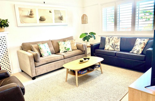 Manly Apartment | Manly Beach family retreat plus rare onsite parking