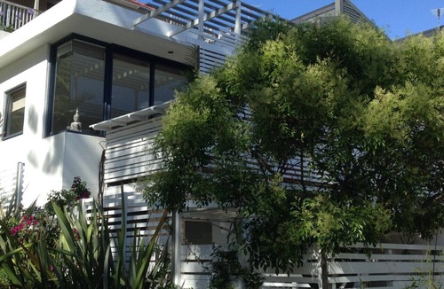 Manly House | Manly Beach surf and ocean view modern home-close walk surf beach, ferry, shops.