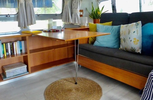 Tinonee House | Mansfield on the Manning - Unique 31' American Airstream
