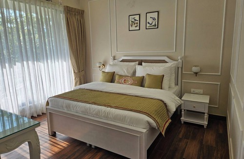 Lansdowne Hotel | Marten's Wilderness Retreat