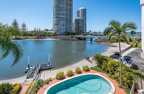 Biggera Waters Apartment | Marvelous 3-bedroom apartment in Biggera Waters on the water