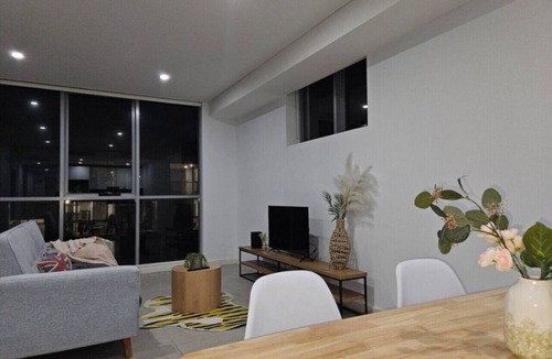 Mascot Apartment | Mascot 2 bed 213 Close to station easy to anywhere