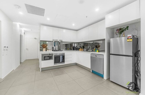 Mascot Apartment | Mascot Airport 2-Bedroom Home with Dual Parking