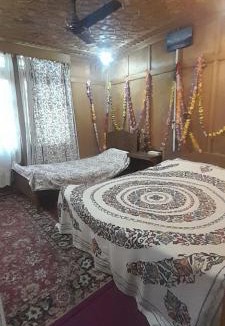 Dal Lake Hotel | Mashal