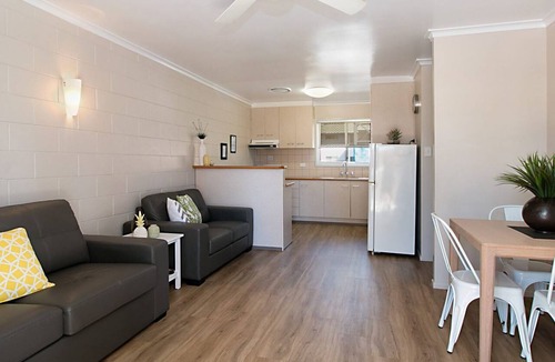 Coolangatta Apartment | Mavic Court Unit 4 Only 200m to Rainbow Bay Beach in Coolangatta