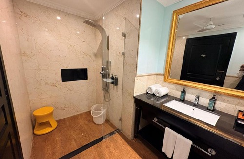 Raipur Hotel | MAYFAIR Lake Resort