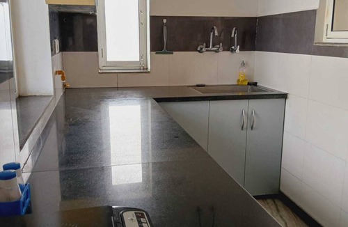 Greater Noida House | Metro Connected Single Room with Park View