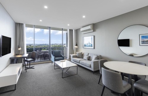 Waterloo Hotel | Meriton Suites Waterloo