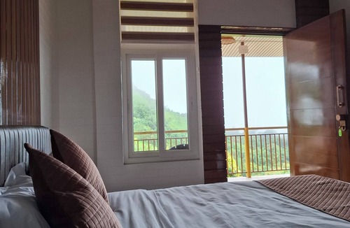Elappara Hotel | Merjins Paraiso