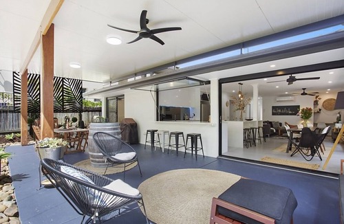 Mermaid Beach House | Mermaid/Nobby Beach House - by the beach