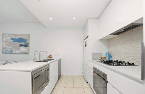 Wolli Creek Apartment | MetaWise BnB 2BR Near Airport Pool Gym Train