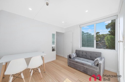 Rushcutters Bay Apartment | MetaWise BnB Modern Studio in Rushcutters Bay 10