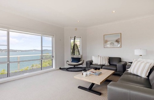 Point Clare House | Metawise Stylish 2-Bedroom Home with Easy CBD Ac