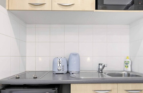 Cronulla Apartment | MetaWiseBnB Cronulla Beach Walk to Train & Shops 4