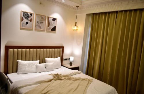 Gurugram Apartment | Minimal Luxe Studio Cozy Stay in Gurgaon