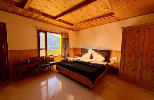 Shoja Hotel | Misfits Hostel and Cafe