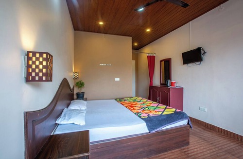 Valparai Hotel | Misty Creek Homestay