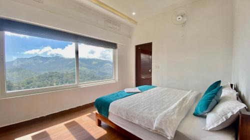 Udumbanchola Bed & Breakfast | Misty Munnar Cliff Heaven