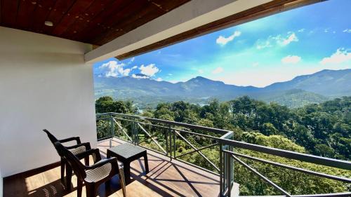Udumbanchola Bed & Breakfast | Misty Munnar Cliff Heaven