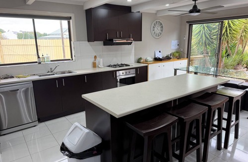Moama House | Moama Holiday House - Bali Hut & Outdoor SPA area and outdoor fire pit area