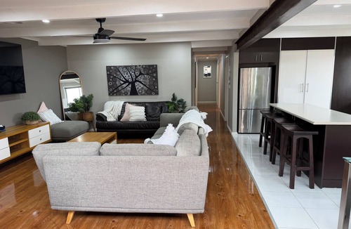 Moama House | Moama Holiday House - Bali Hut & Outdoor SPA area and outdoor fire pit area