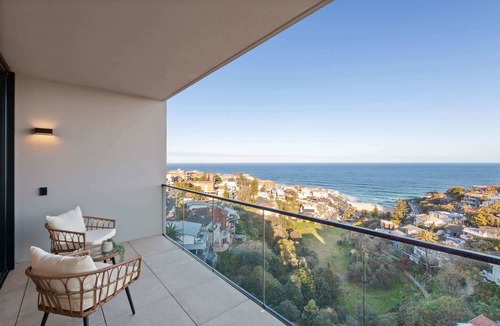 Tamarama Apartment | Modern 1-Bed with Tamarama Beach Views